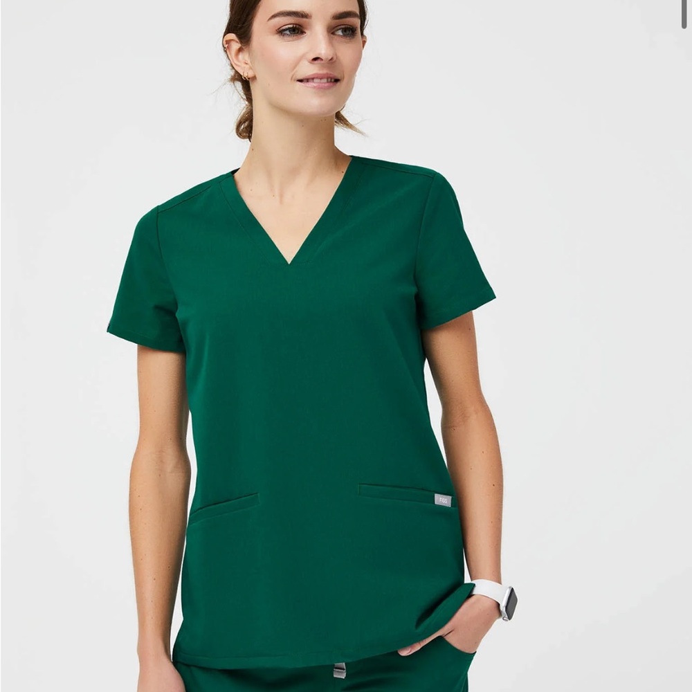 FIGS scrub set in size SMALL, hunter green